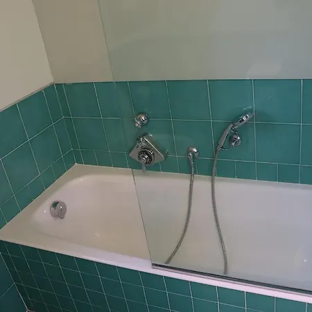 Dans Un Terrain De Golf, 5 Min De La Mer En Voiture, Parking Gratuit Appartement