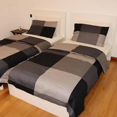 Appartement Dans Un Terrain De Golf, 5 Min De La Mer En Voiture, Parking Gratuit Cogoleto