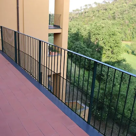 Dans Un Terrain De Golf, 5 Min De La Mer En Voiture, Parking Gratuit Cogoleto