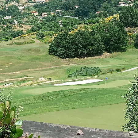 Dans Un Terrain De Golf, 5 Min De La Mer En Voiture, Parking Gratuit * Cogoleto