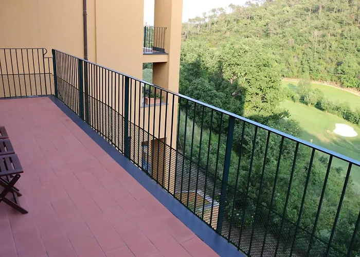Dans Un Terrain De Golf, 5 Min De La En Voiture, Parking Gratuit Cogoleto