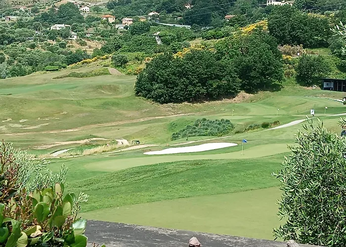 Dans Un Terrain De Golf, 5 Min De La En Voiture, Parking Gratuit * Cogoleto